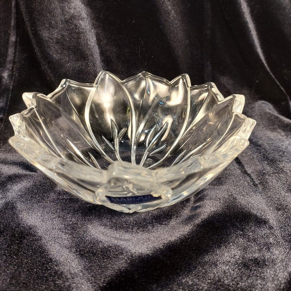 Marquis Waterford Crystal Bowl Christmas Poinsettia Candy Signed 5 Inch Diameter - Picture 2 of 13